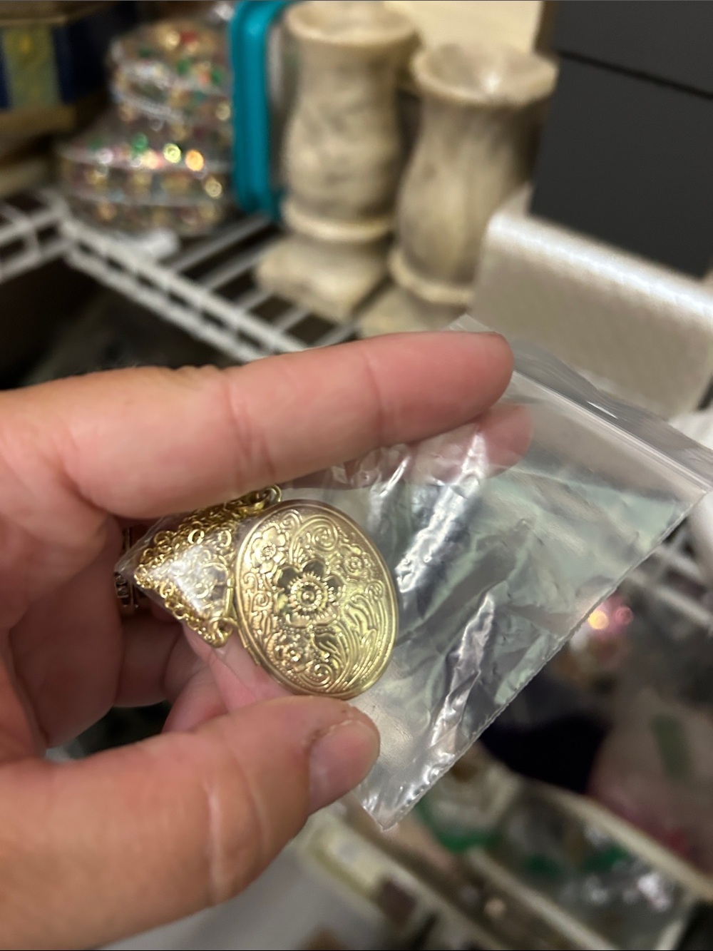 🔥$2 modern Ornate Gold Tone Floral Locket Necklace